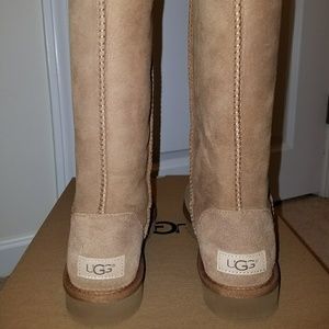 Ugg classic tall II in chestnut size 7